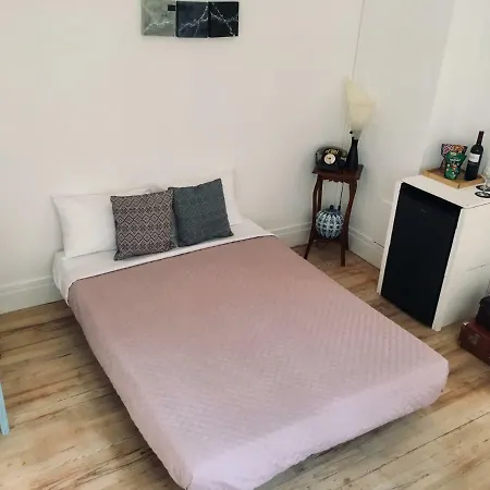 Maison Raphael Kafka Bed & Breakfast *